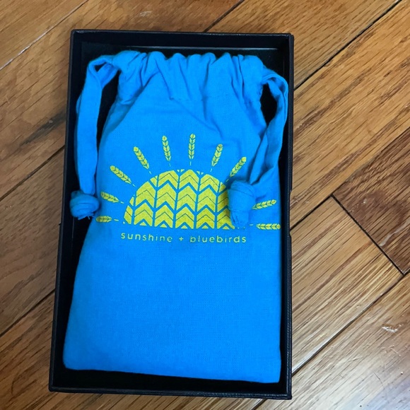 NWT sunshine + bluebirds stone triangle necklace - Picture 6 of 8